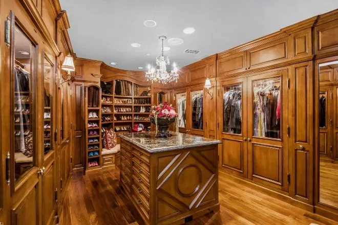 walk in closet