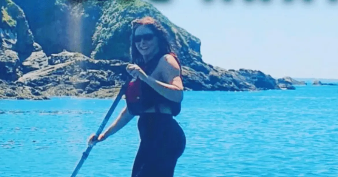 Carol Vorderman gets into skintight wetsuit while paddleboarding