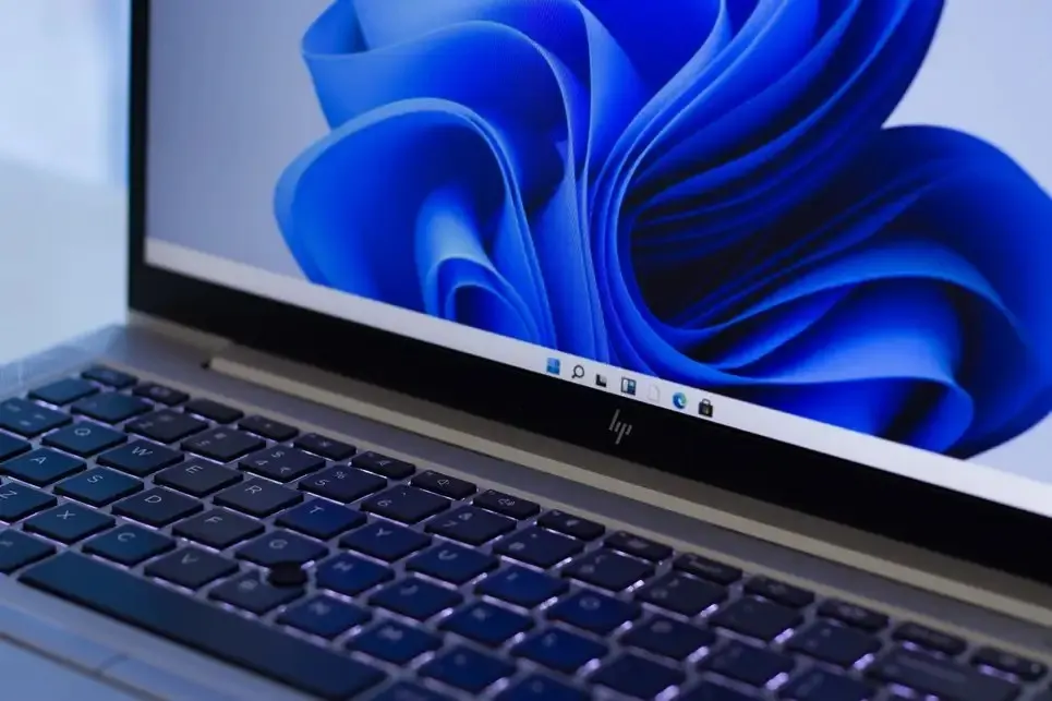 8 Ways You Can Make the Windows 11 Taskbar More Useful