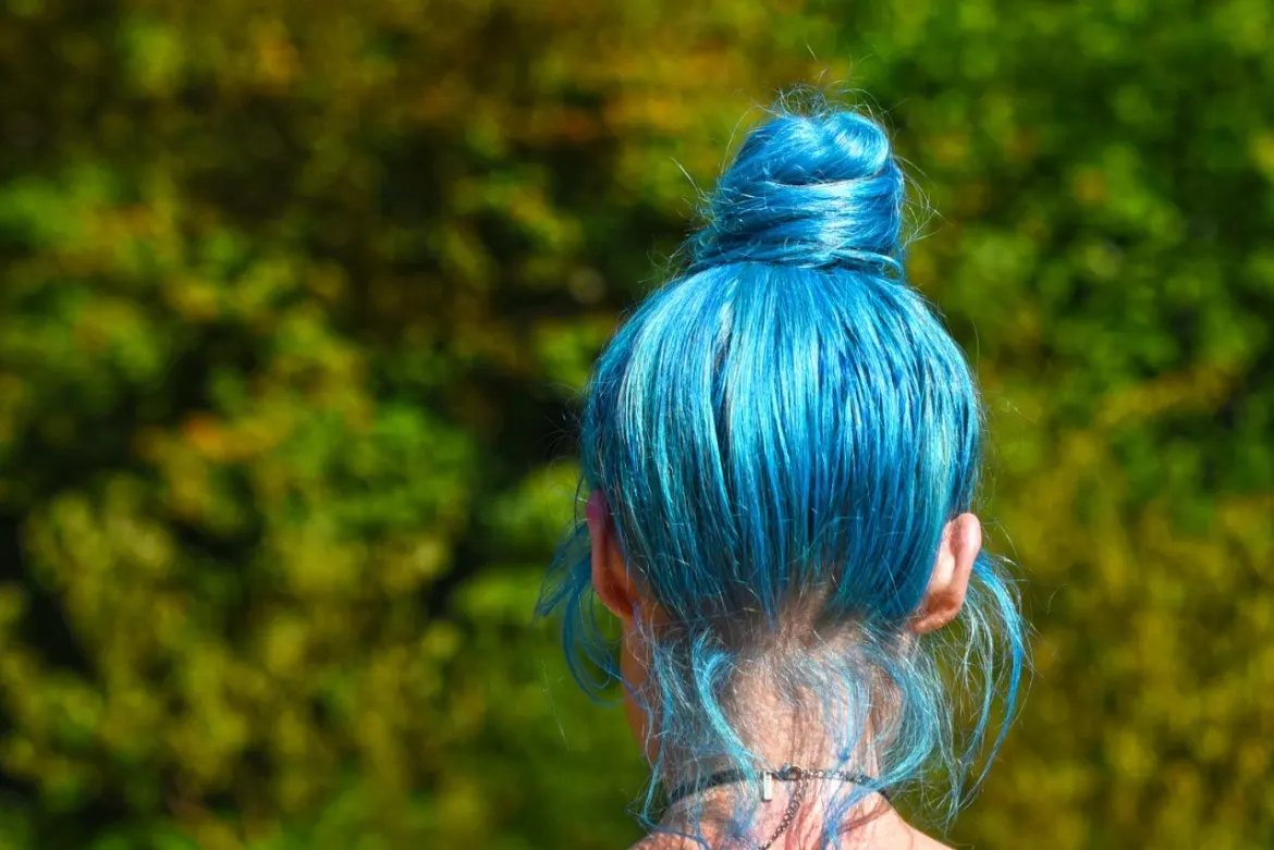 How to remove splat hair dye from the scalp?