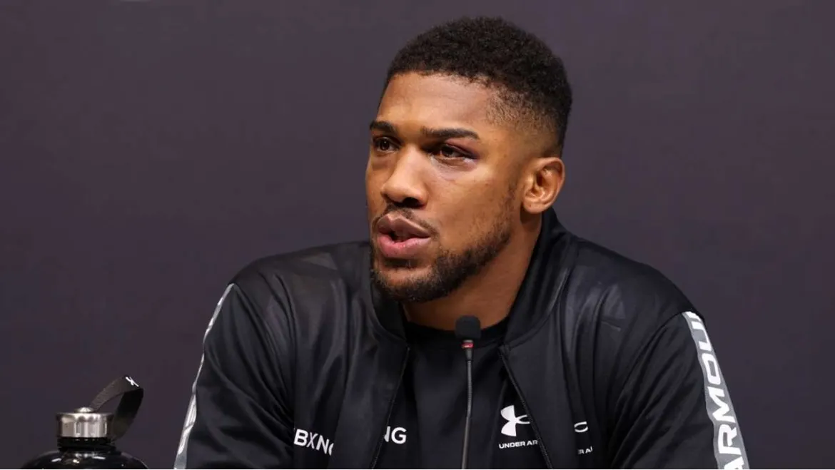 Anthony Joshua Pays Tribute To Dereck Chisora