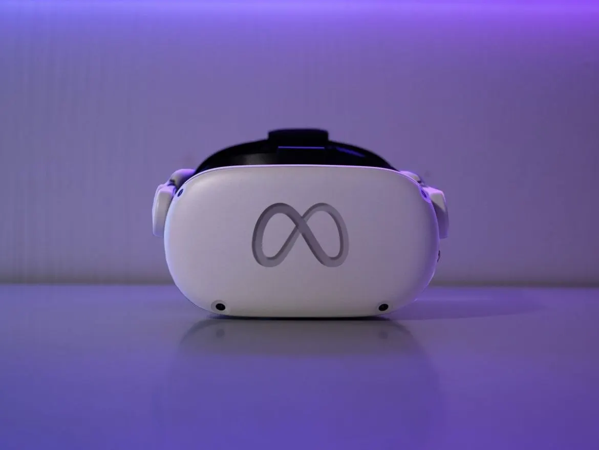 The Quest 2 no longer has Oculus logos but Meta forgot one big thing