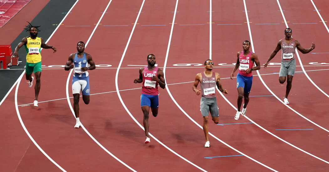 Andre De Grasse wins the 200 meters, his second medal at these Games.