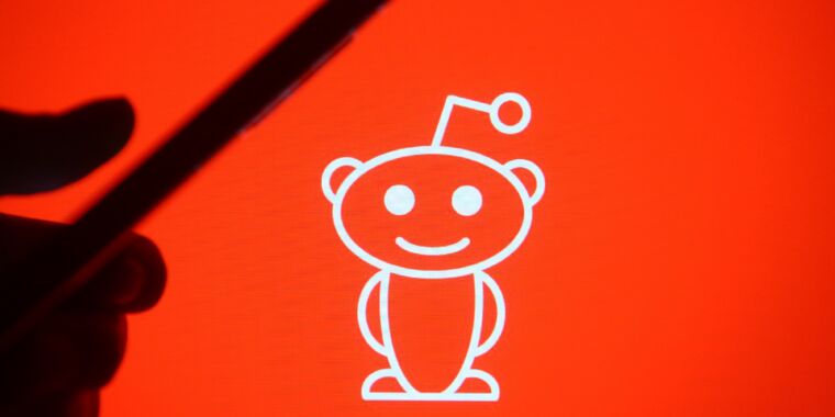 Reddit’s teach-the-controversy stance on COVID vaccines sparks wider protest