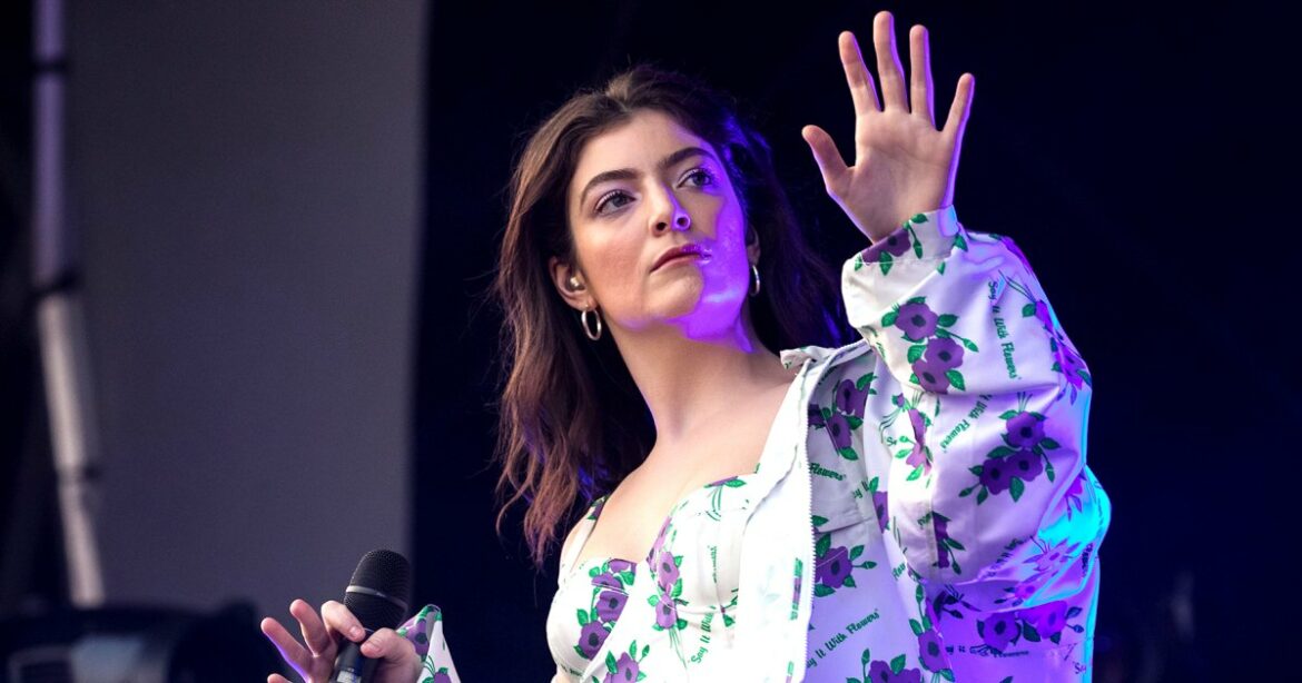 Lorde Backs Out of 2021 VMAs Performance After 'Change in Production Elements'