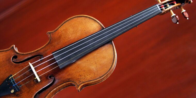 Study confirms superior sound of a Stradivari is due to the varnish