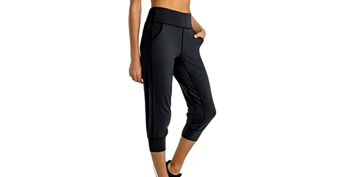 These Cropped Pants Are the Perfect Blend of Leggings and Joggers
