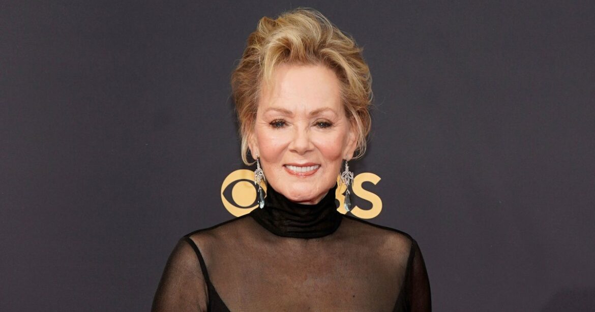Standing Ovation! Jean Smart Honors Late Husband After Epic Emmys Win