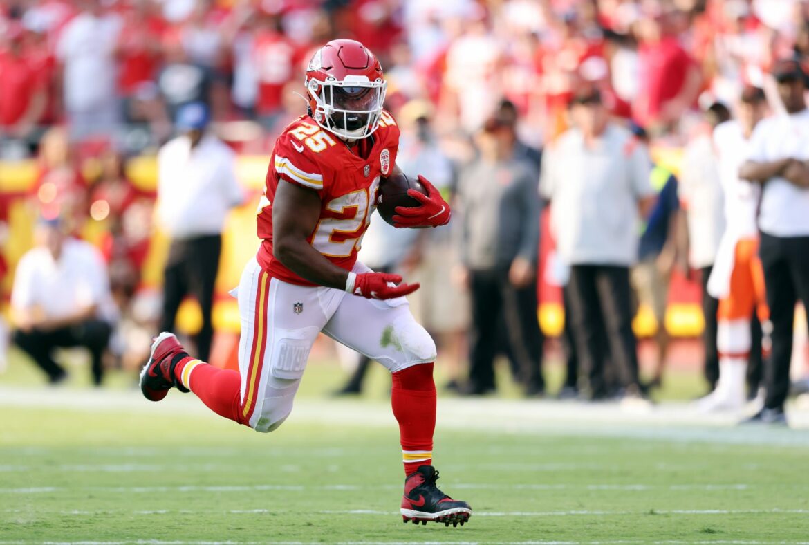 Clyde Edwards-Helaire fumbled, and Chiefs fans are going insane