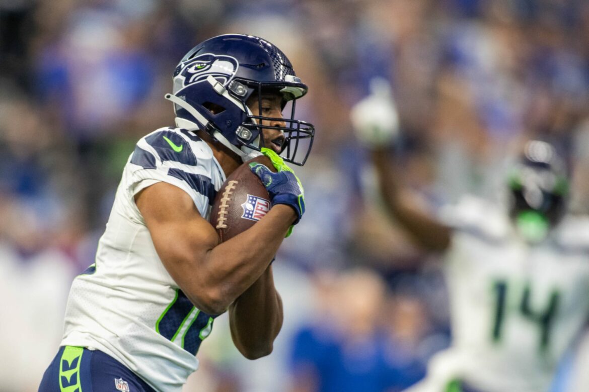 Seahawks worried after Tyler Lockett goes down with knee injury