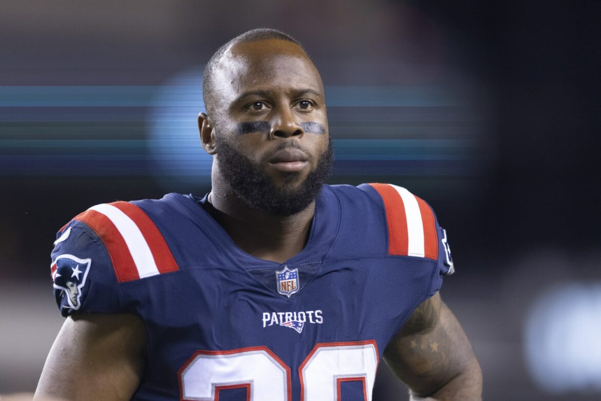 Patriots get tough injury update on James White