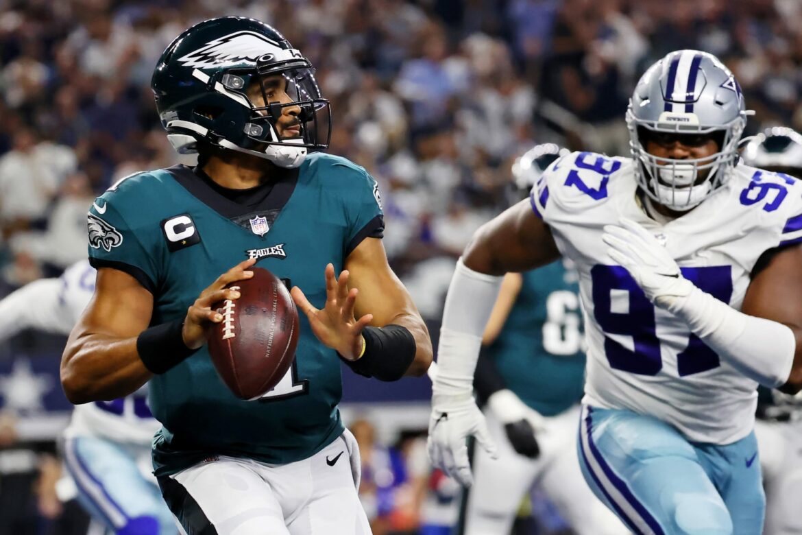 Eagles: Jalen Hurts struggles could force hand with Deshaun Watson trade
