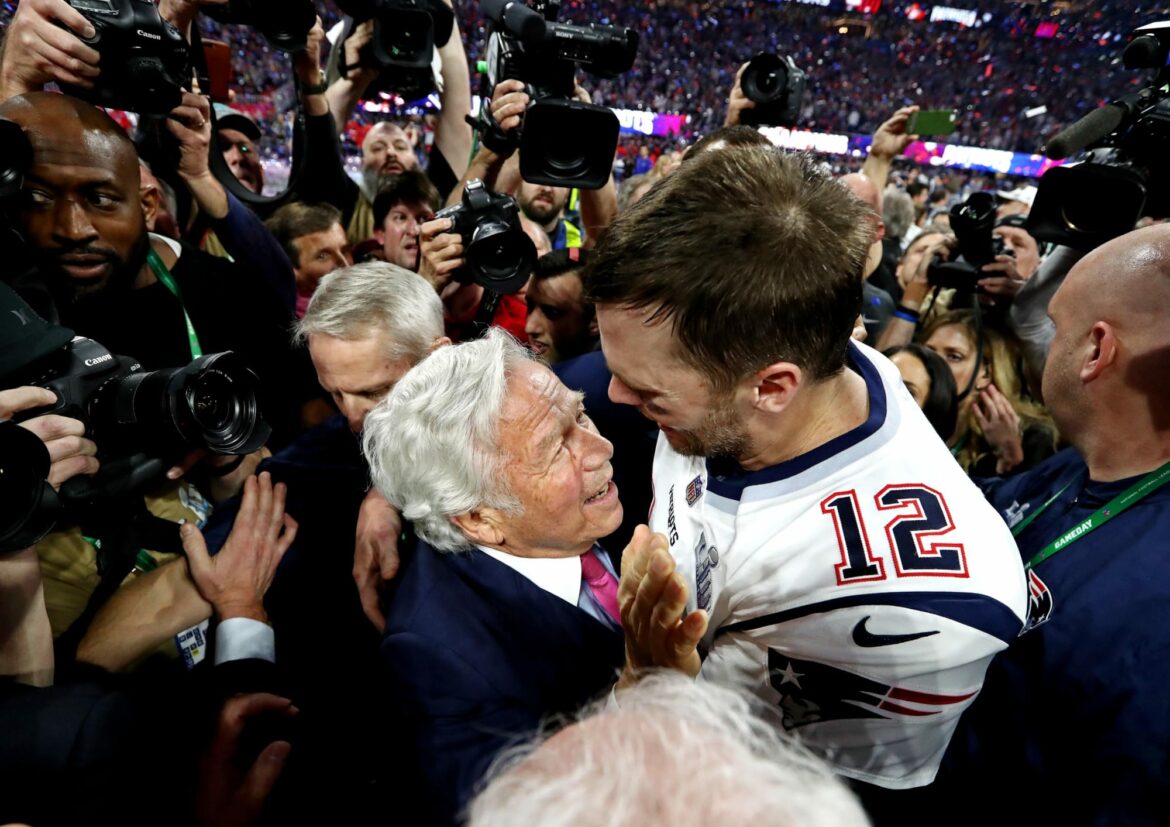 Tom Brady and Robert Kraft share emotional moment in return to New England (Video)