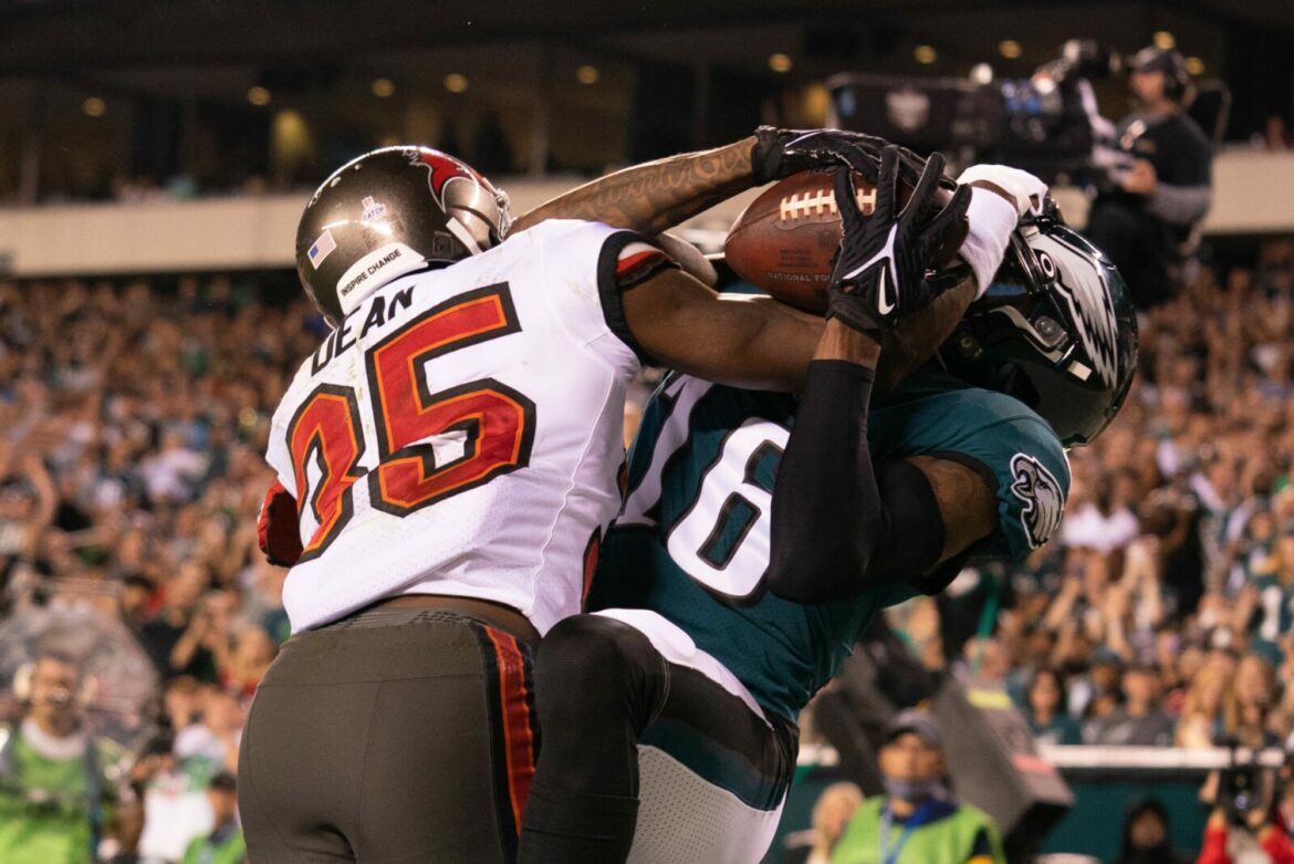 Refs miss a blatant pass interference penalty during Buccaneers-Eagles