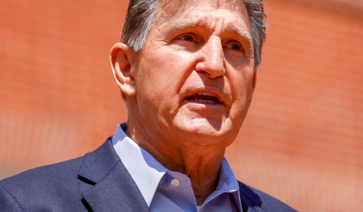 Manchin Rips Sanders over Reconciliation-Bill Op-Ed in West Virginia Newspaper