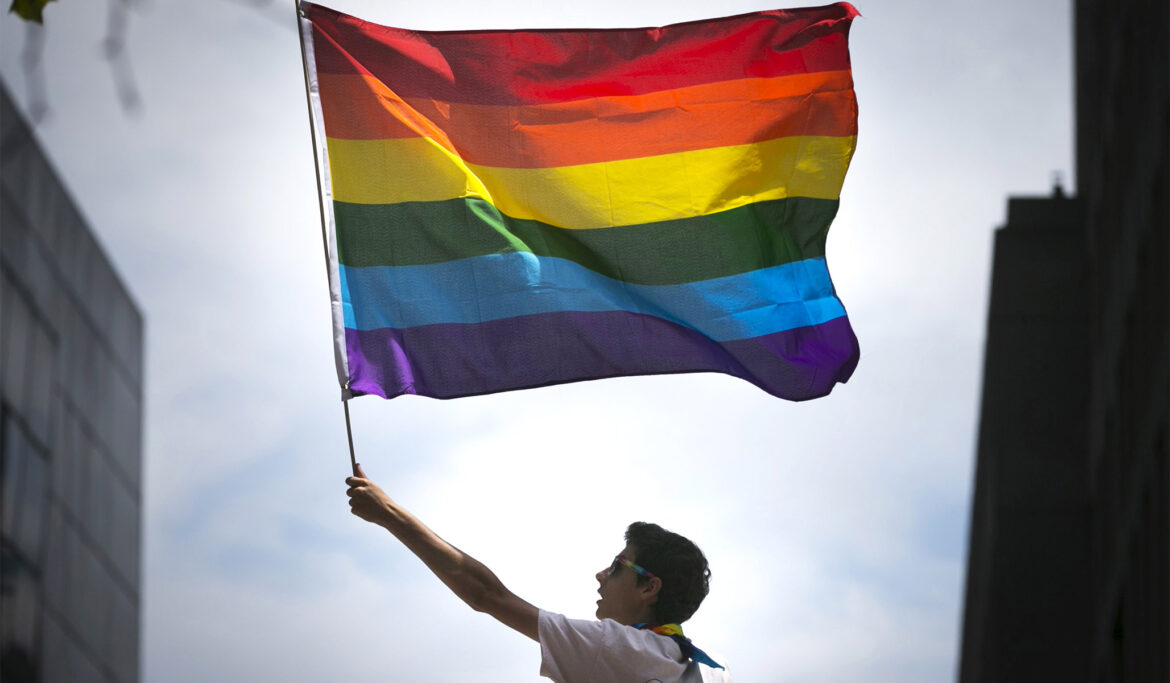 Spain Expands Free Fertility Treatment to Lesbians, Single Women, Transgender People