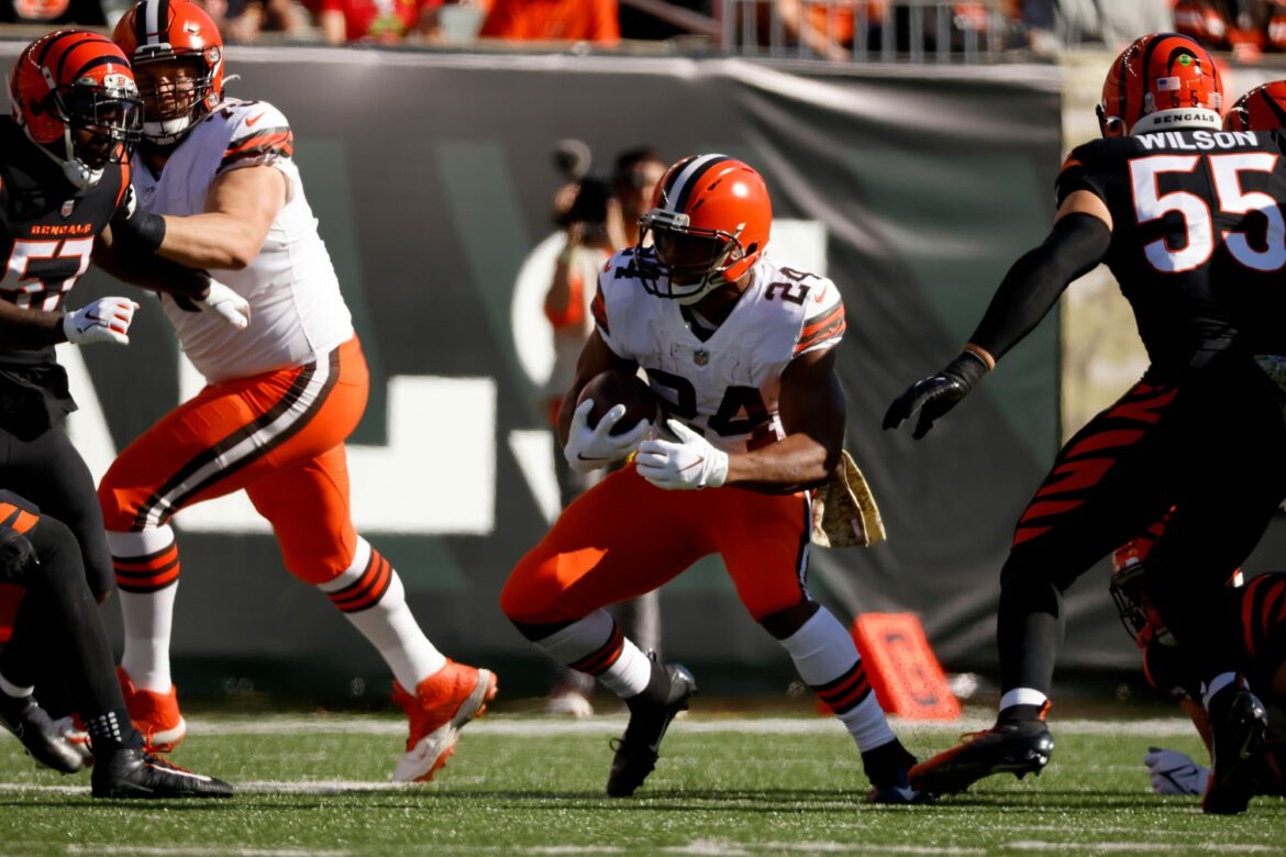 Nick Chubb goes on COVID list, but may not miss a game because he’s vaccinated