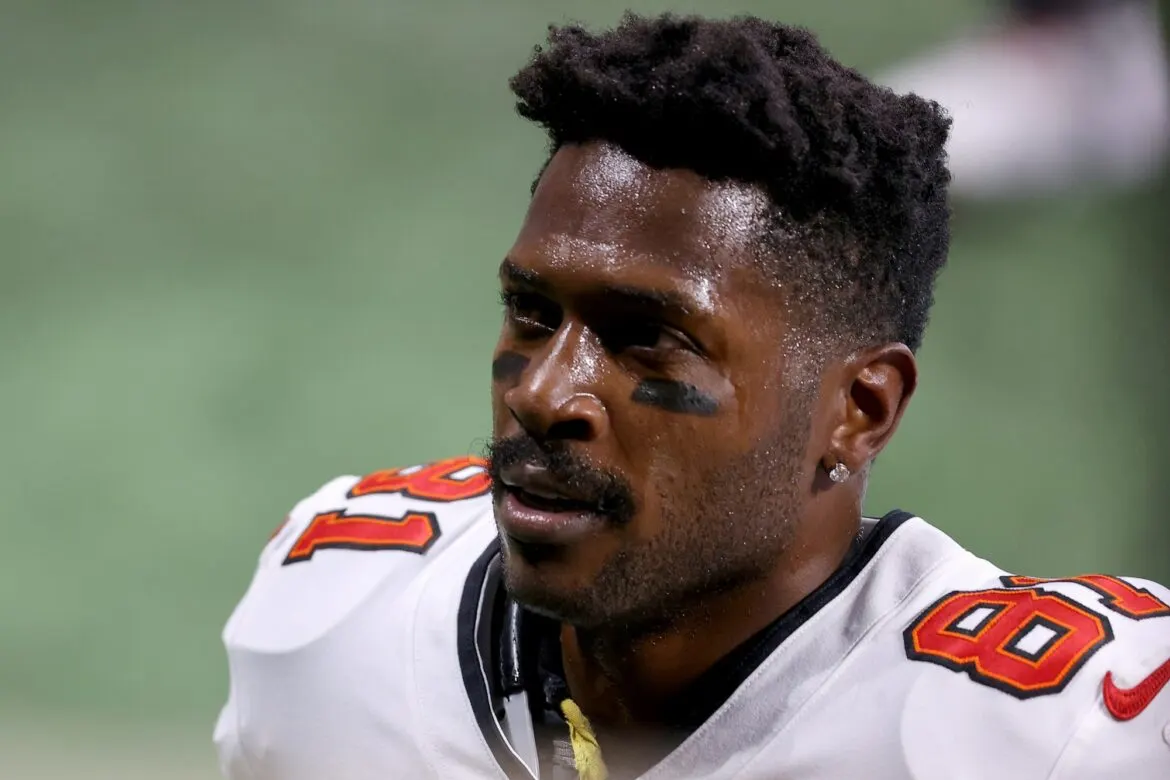 Buccaneers release statement regarding alleged Antonio Brown fake COVID card