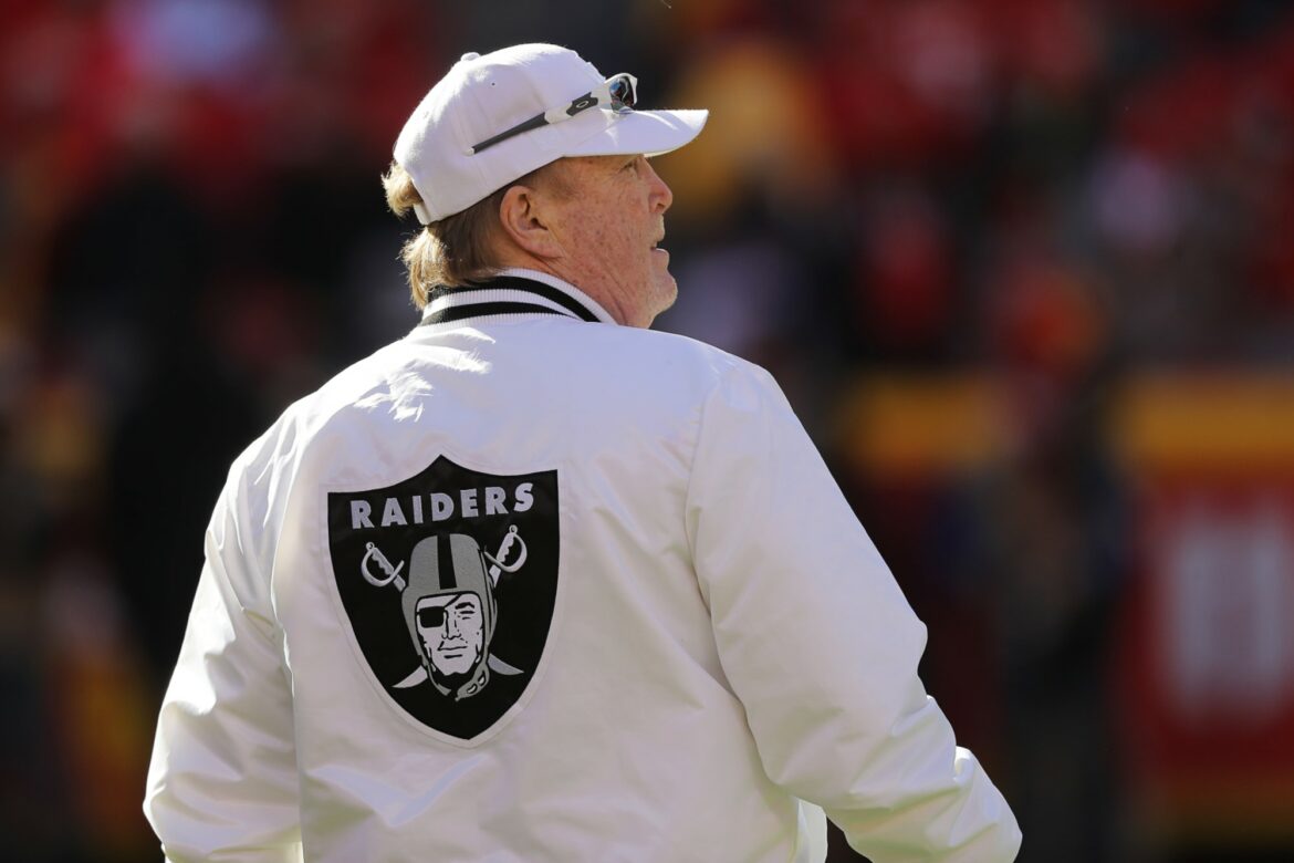 Raiders stand on Chiefs’ logo at midfield to taunt them pregame