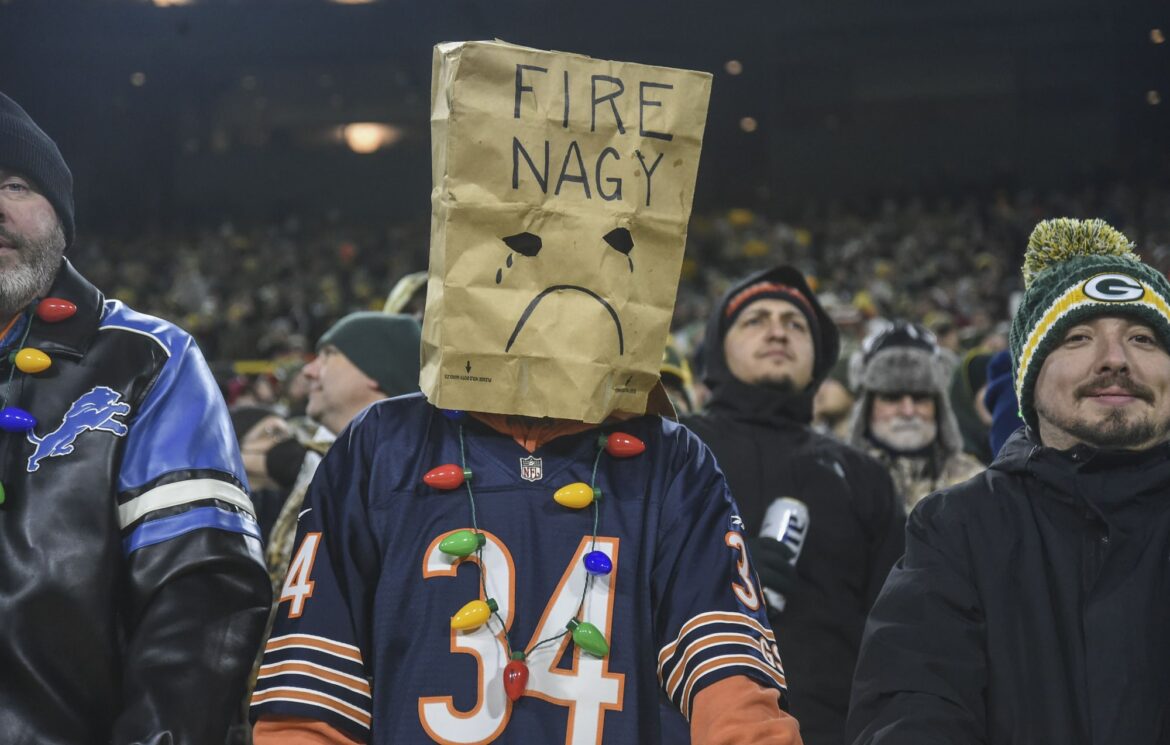 Bears fan bluntly tells the truth about team on MNF broadcast