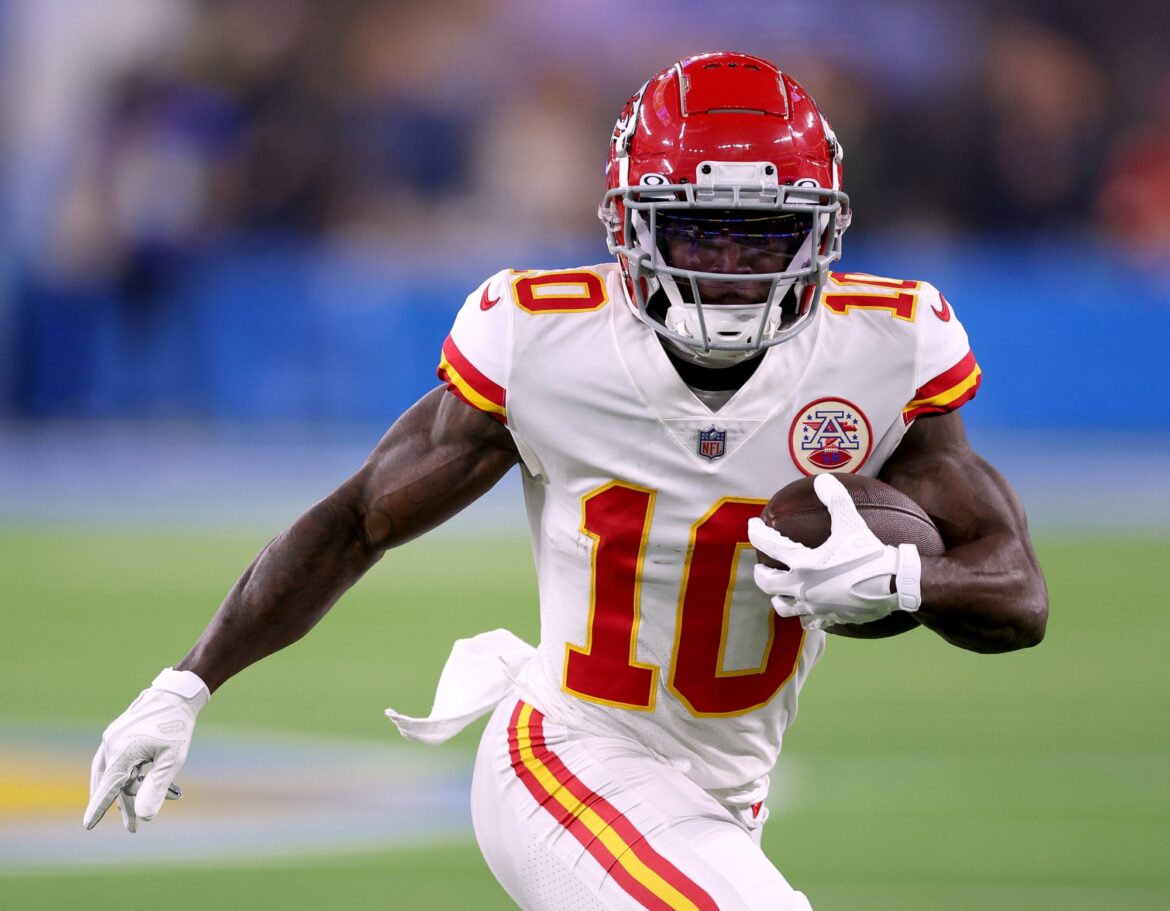 Chiefs now lose Tyreek Hill to COVID and more are expected on list