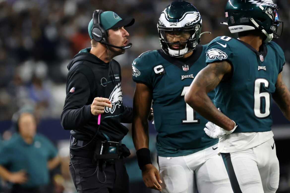 Watch: Eagles coach Nick Sirianni yells at Jalen Hurts after second turnover