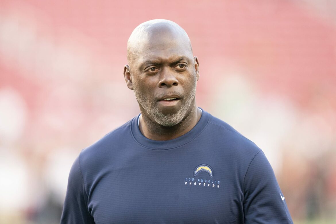 49ers add former Chargers head coach Anthony Lynn to coaching staff