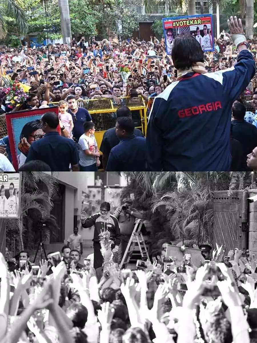 Amitabh Bachchan in front of his fans.