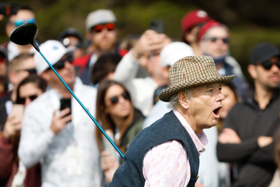 Bill Murray remains legendary, sinks no-look putt at AT&T Pebble Beach Pro-Am