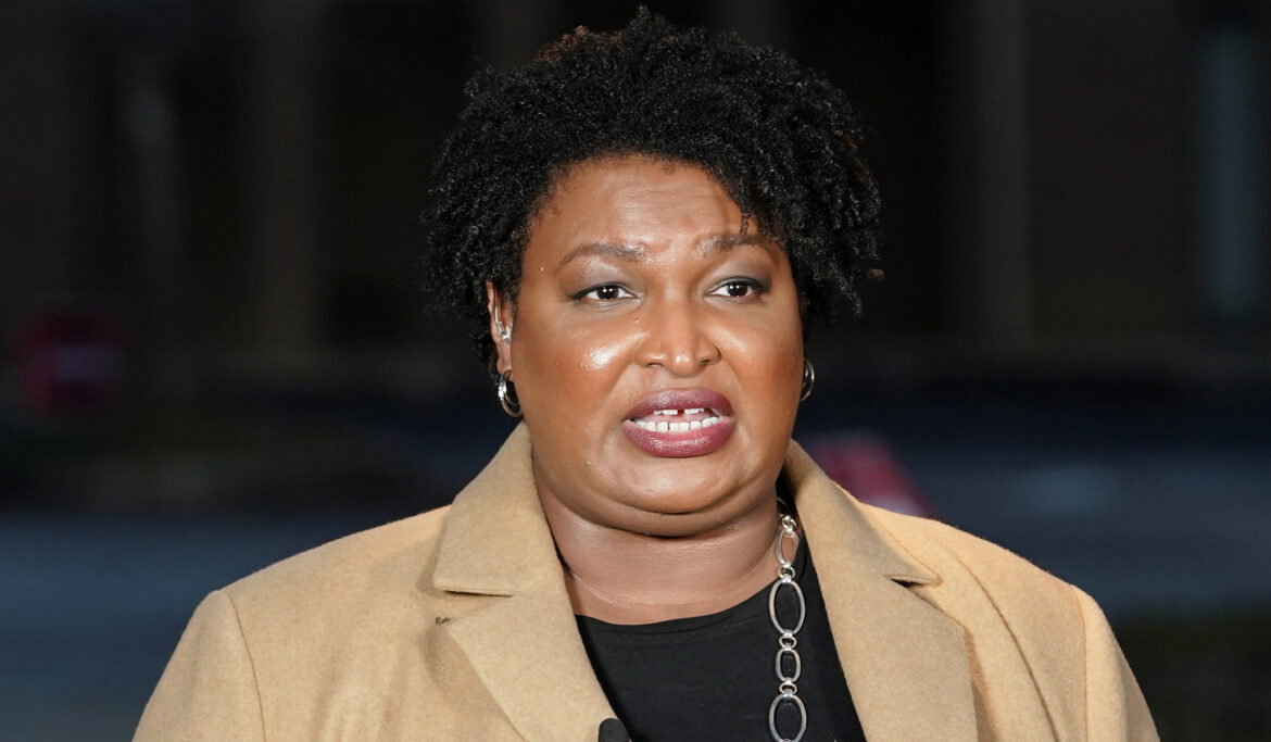 Stacey Abrams Apologizes for Maskless Photo with Students: It Was a ‘Mistake’