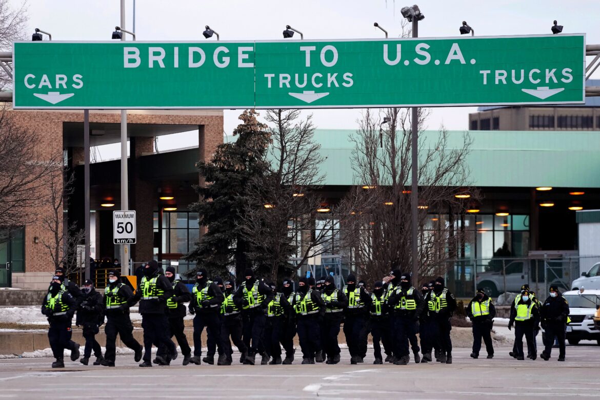 Canada Police Arrive To Remove Anti-Vaccine Mandate Protesters At U.S. Border