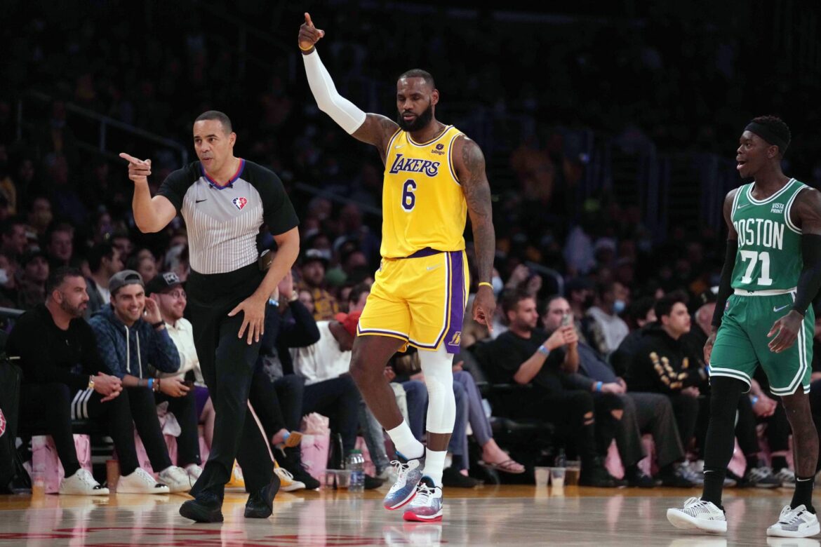 Watch LeBron James set NBA record for all-time scoring with silky 3-pointer