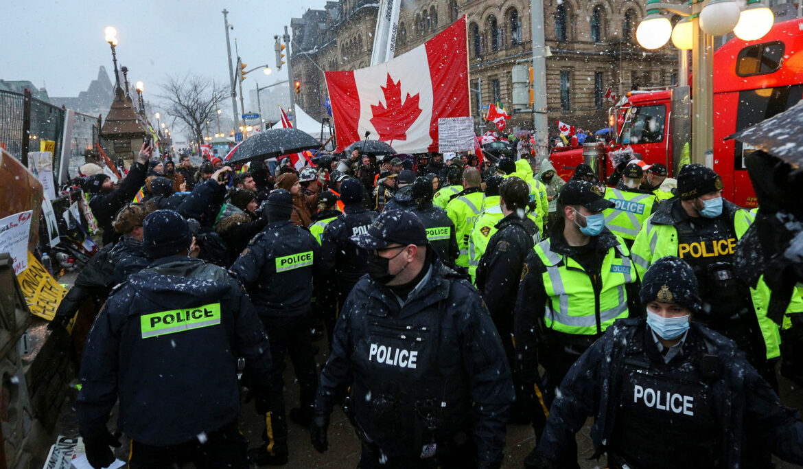 Ottawa Police Arrest Convoy Organizer, Protesters in Thursday Crackdown