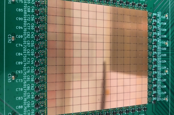 This imaging sensor sees right through you with terahertz waves