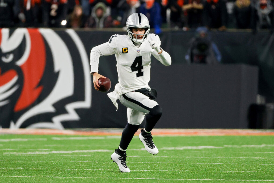 Derek Carr contract details: Raiders give star QB the bag