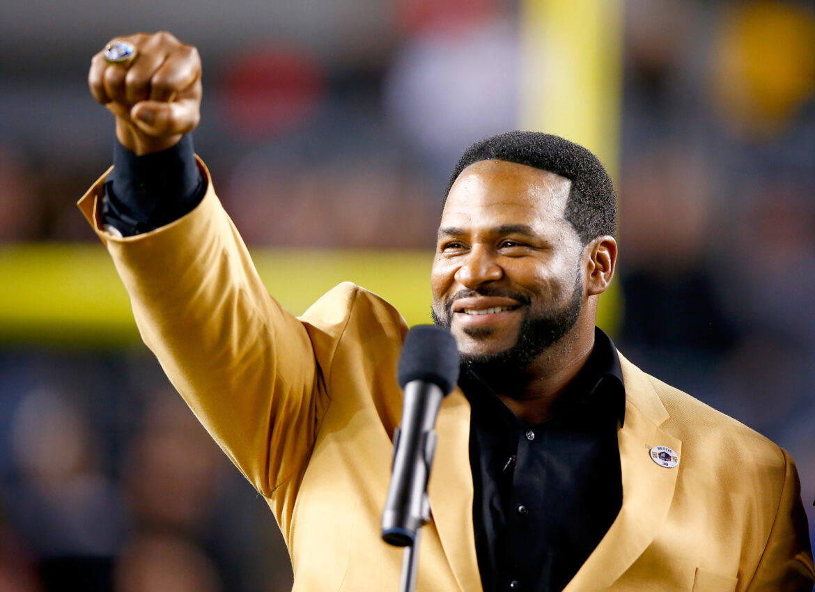 Look: Steelers legend Jerome Bettis earns degree from Notre Dame after 28 years