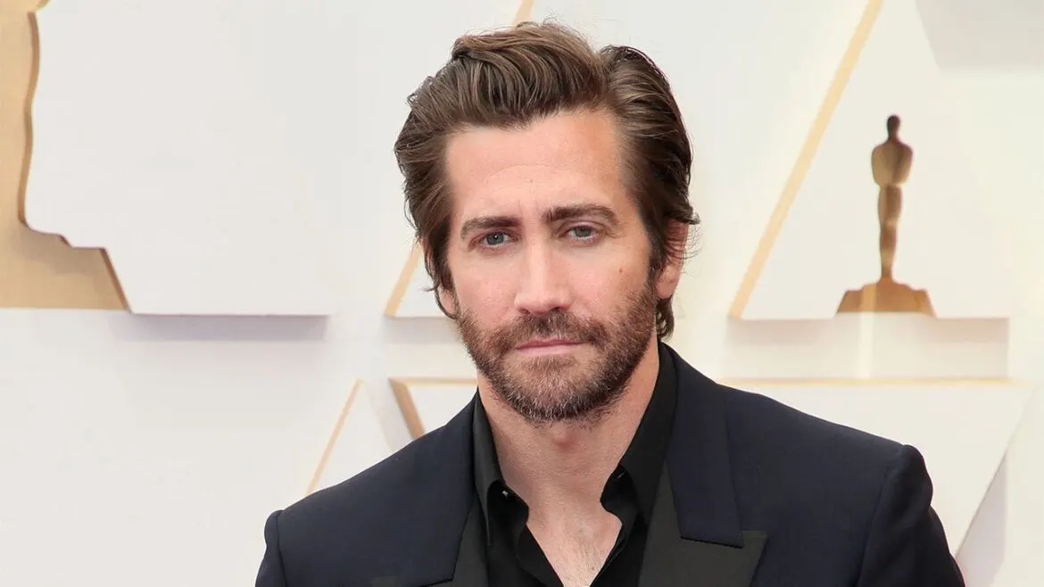 Actor Jake Gyllenhaal makes ‘Road House’ filming appearance at UFC 285 weigh-in
